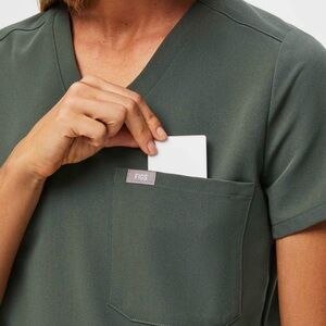 FIGS Catarina One-Pocket Scrub Top in Moss XXL